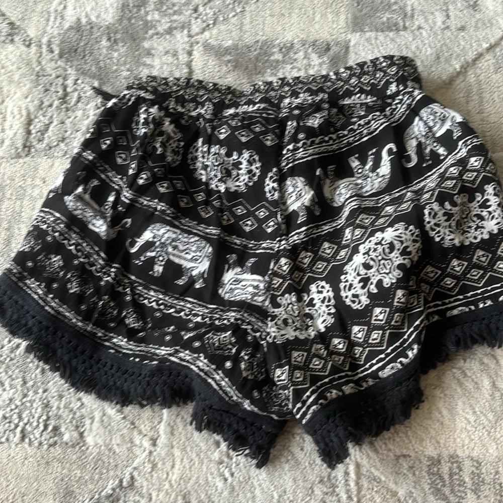 Patterned Shorts - Picture 2 of 3